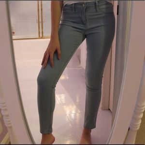 Light Wash Fitted Jeans